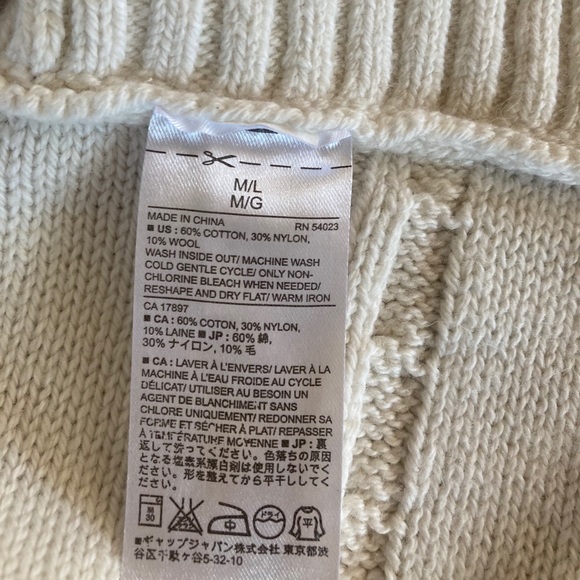 Banana Republic Cable Knit Cape with Buttons. M/L - Picture 8 of 8